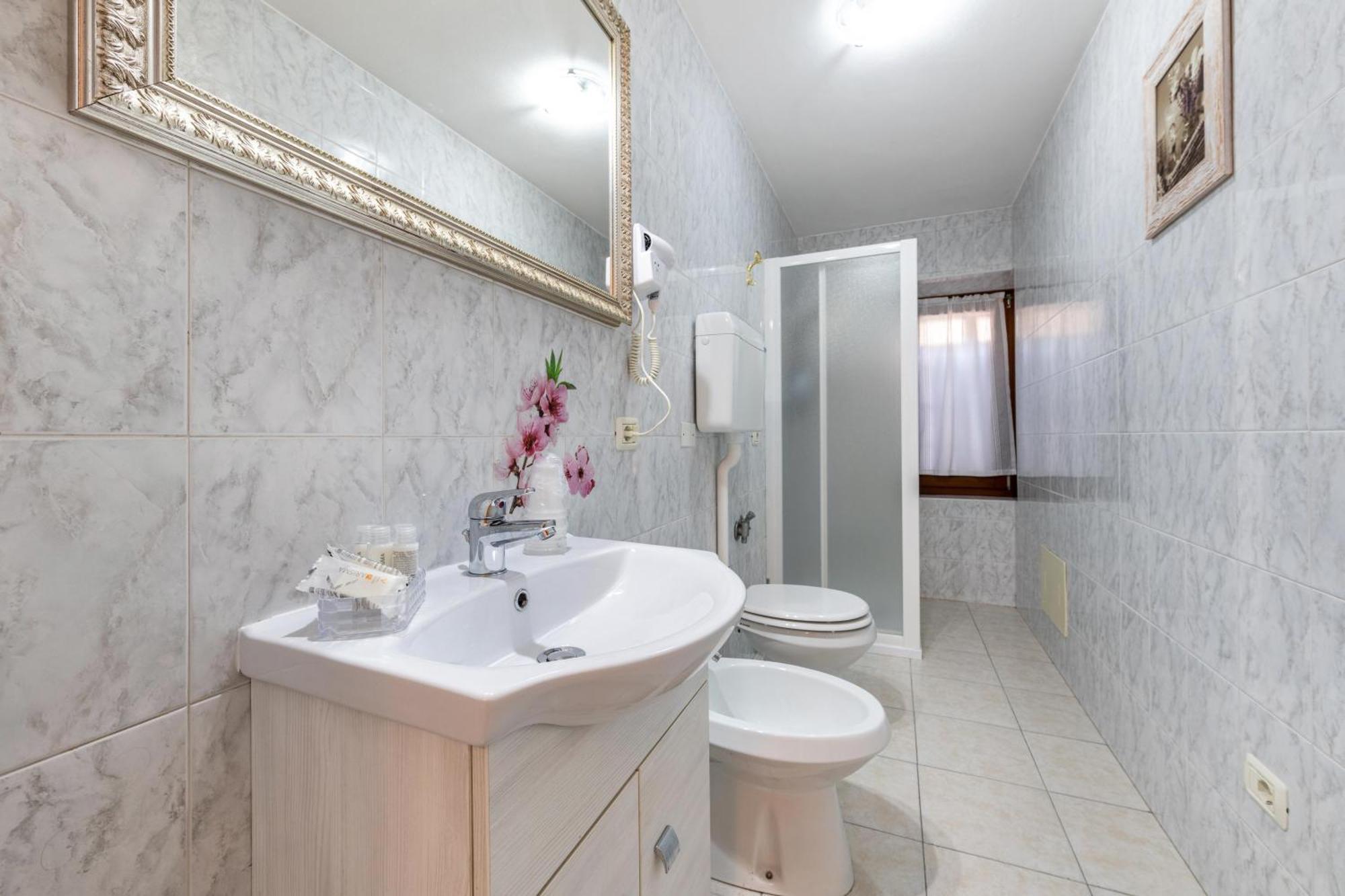 Residence Tatiana Dependance Tremosine Bagian luar foto